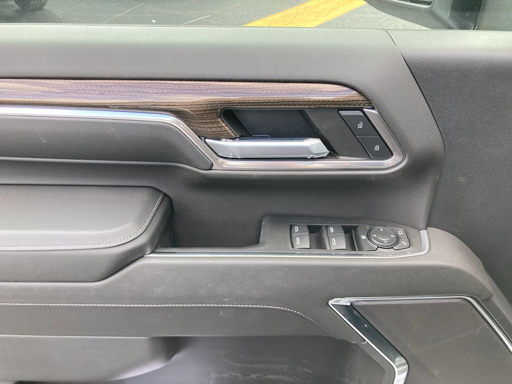 2024 Chevrolet Silverado 3500HD LT Image 17 of 33