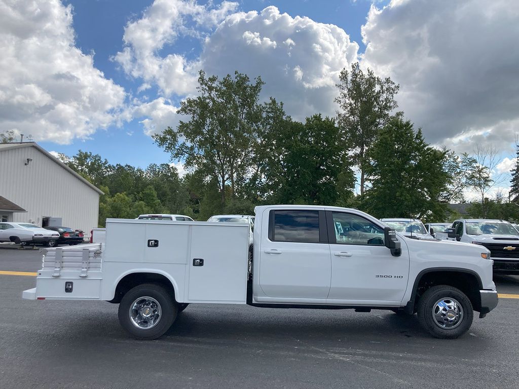 2024 Chevrolet Silverado 3500HD LT Image 5 of 33