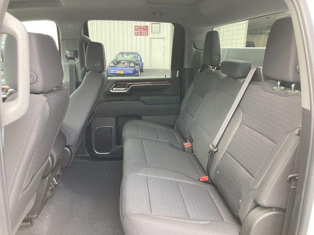 2024 Chevrolet Silverado 3500HD LT Image 20 of 33