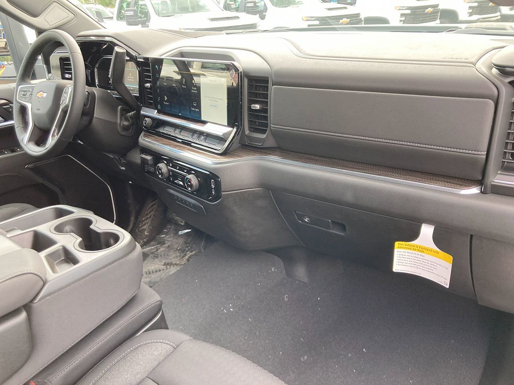 2024 Chevrolet Silverado 3500HD LT Image 23 of 33
