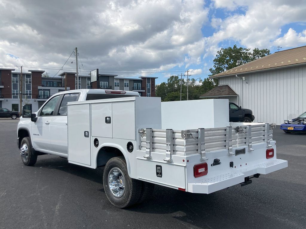 2024 Chevrolet Silverado 3500HD LT Image 7 of 33