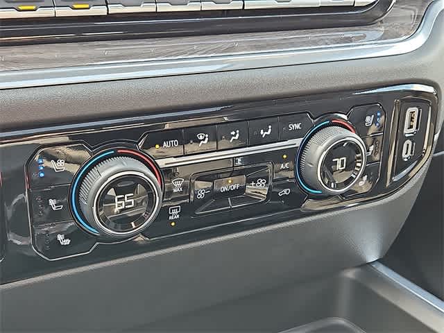 Vehicle image 11 of 21