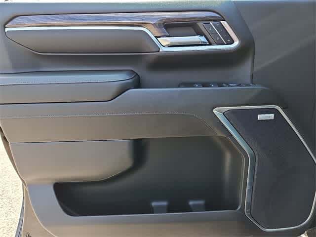 Vehicle image 8 of 21