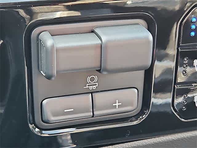 Vehicle image 18 of 21