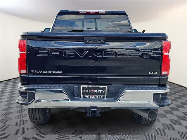 Vehicle image 5 of 21