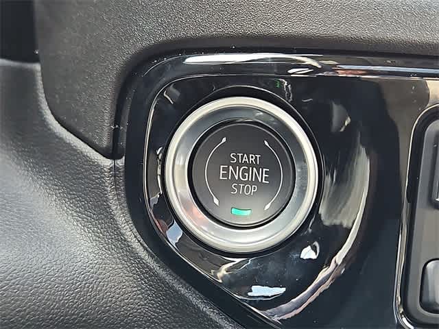 Vehicle image 16 of 21