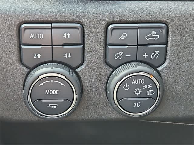 Vehicle image 17 of 21