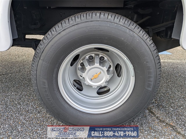 Vehicle image 12 of 34