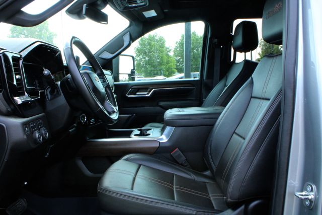 2024 Chevrolet Silverado 3500HD High Country Image 7 of 14