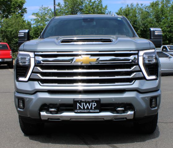 2024 Chevrolet Silverado 3500HD High Country Image 2 of 14