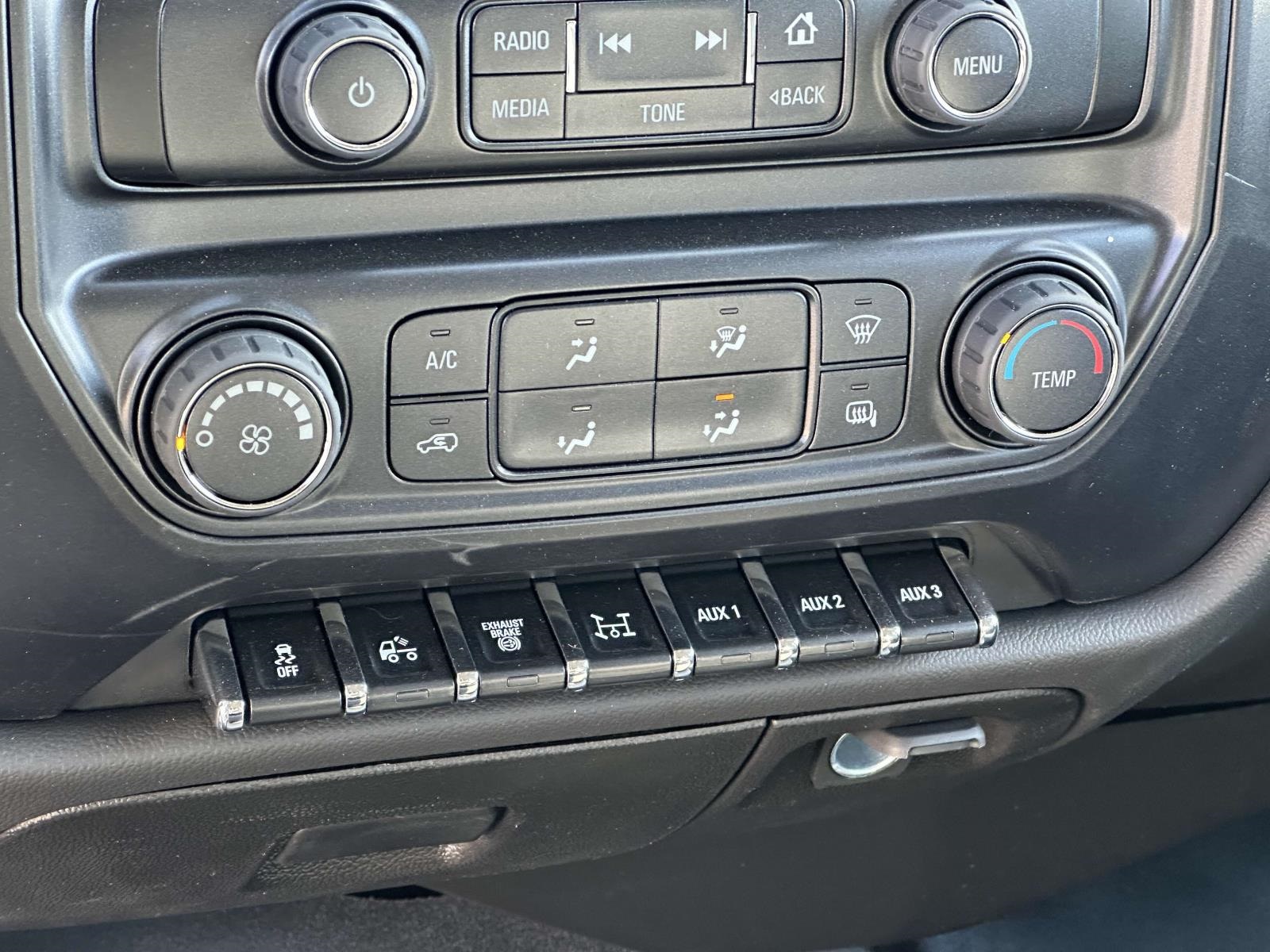 Vehicle image 14 of 21