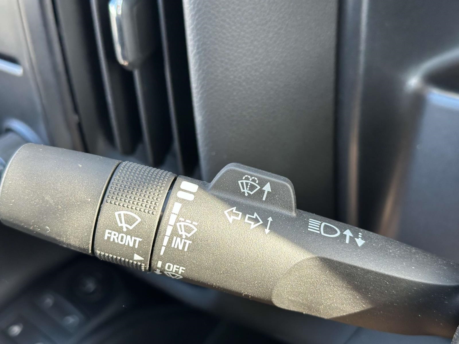 Vehicle image 18 of 21