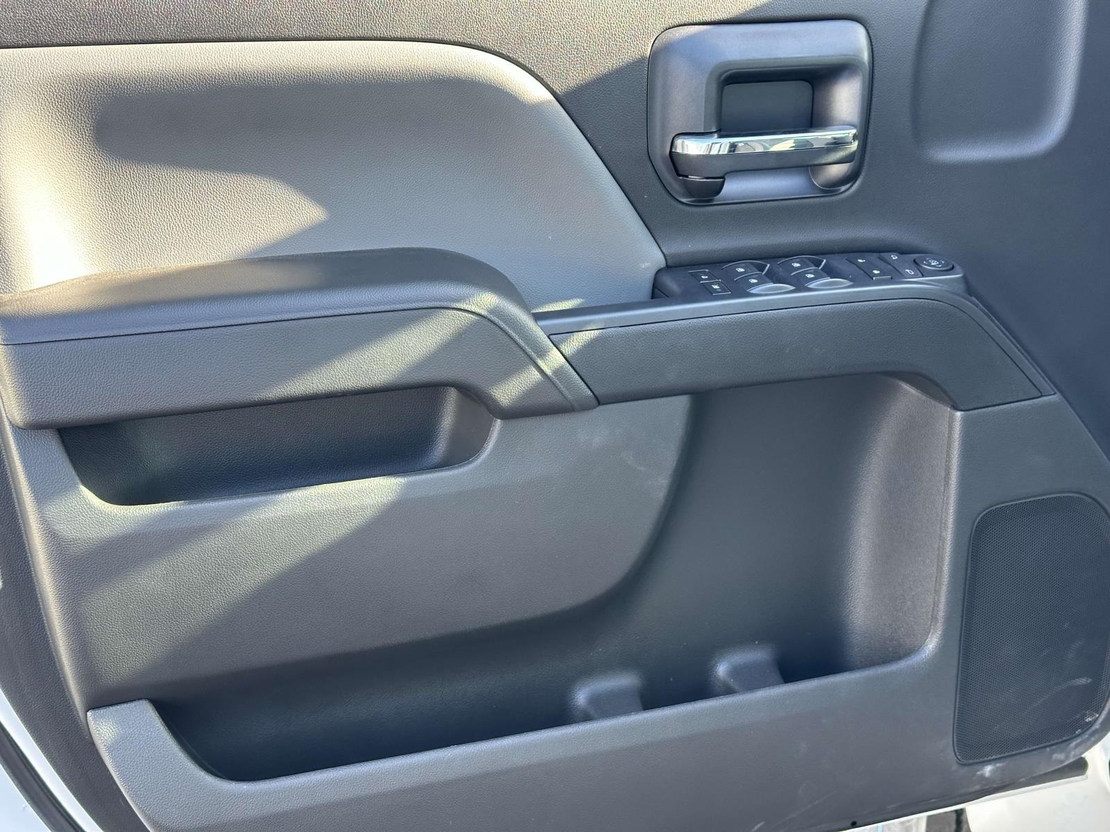 Vehicle image 11 of 21