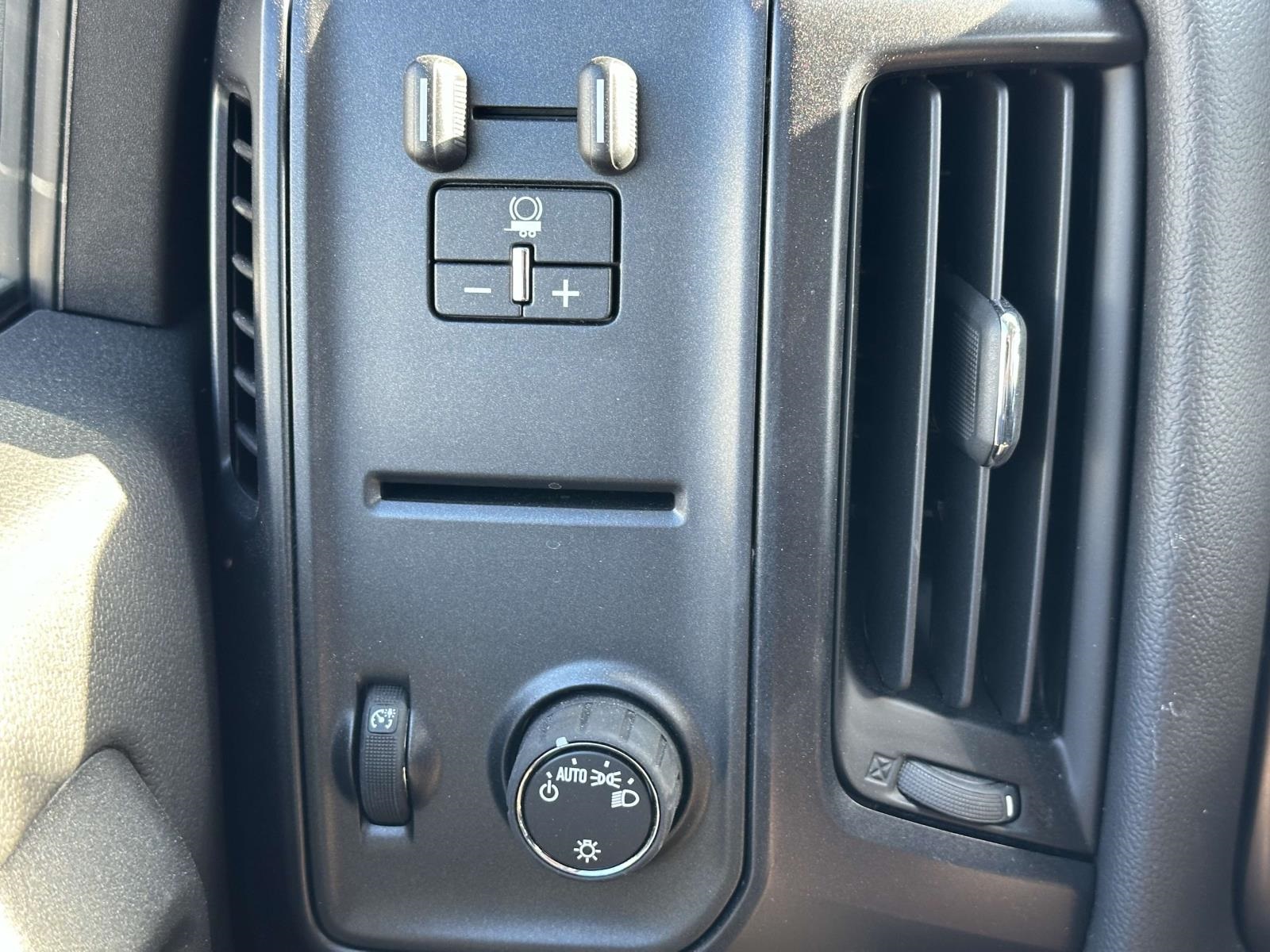 Vehicle image 19 of 21