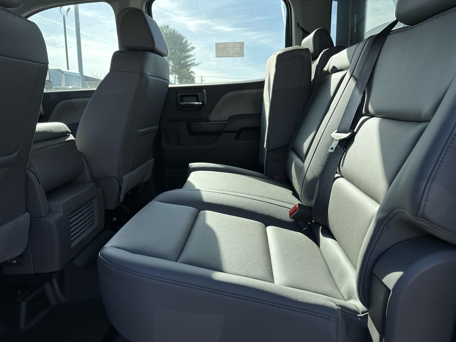Vehicle image 13 of 21