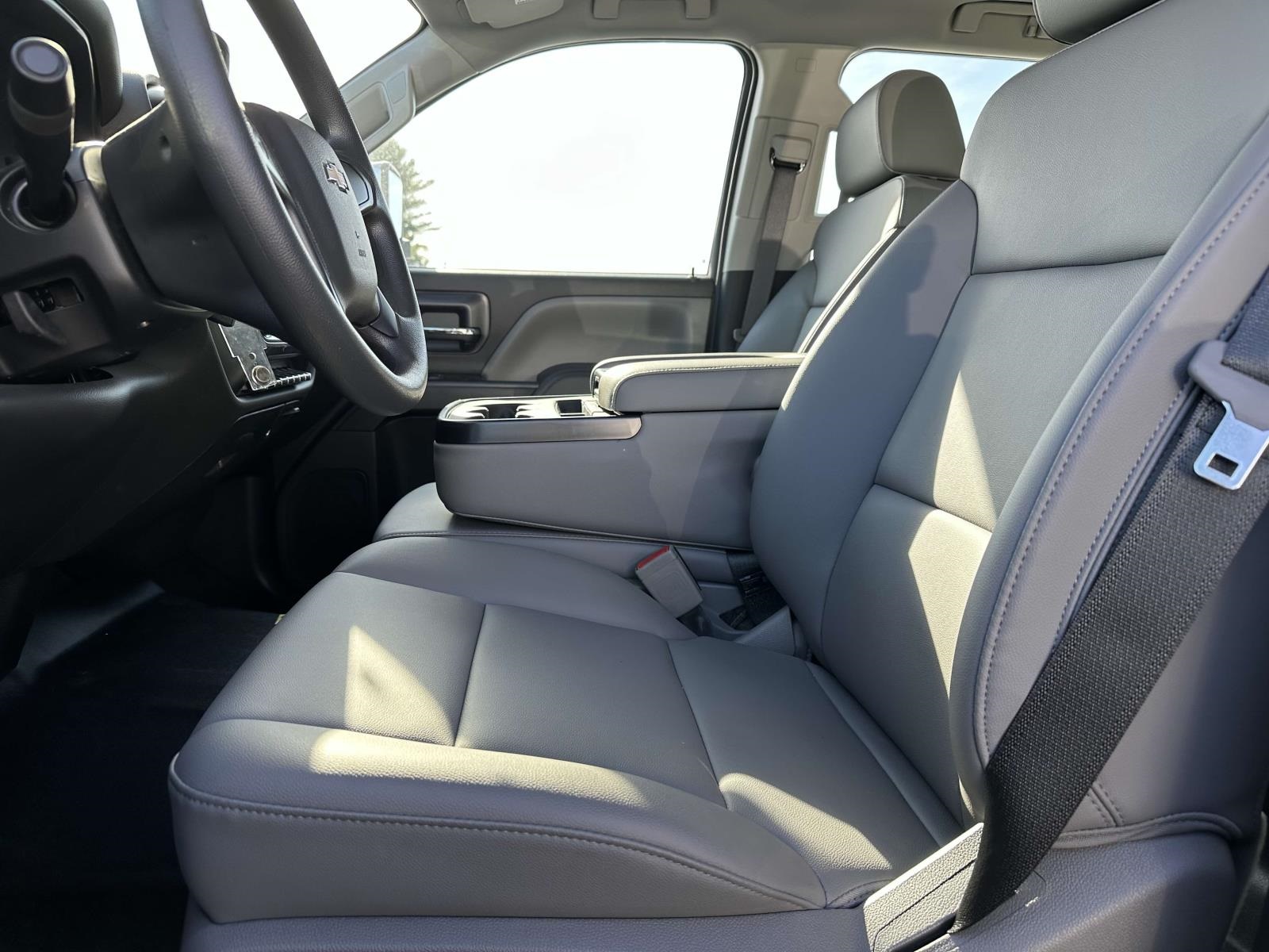 Vehicle image 12 of 21