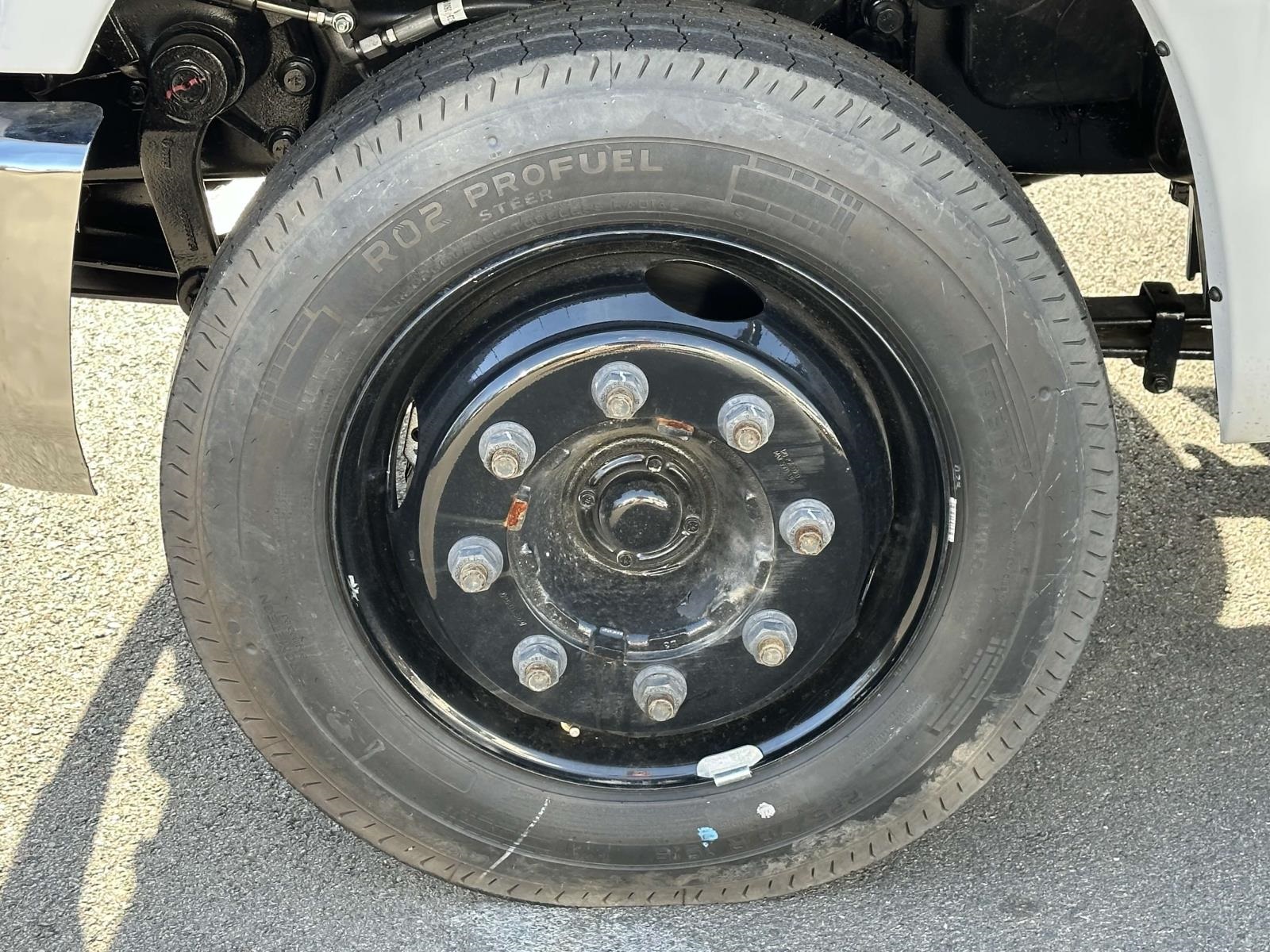 Vehicle image 7 of 21