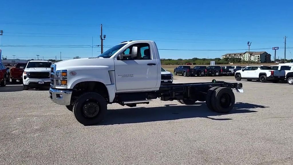 2024 Chevrolet Silverado MD Work Truck Image 2 of 21