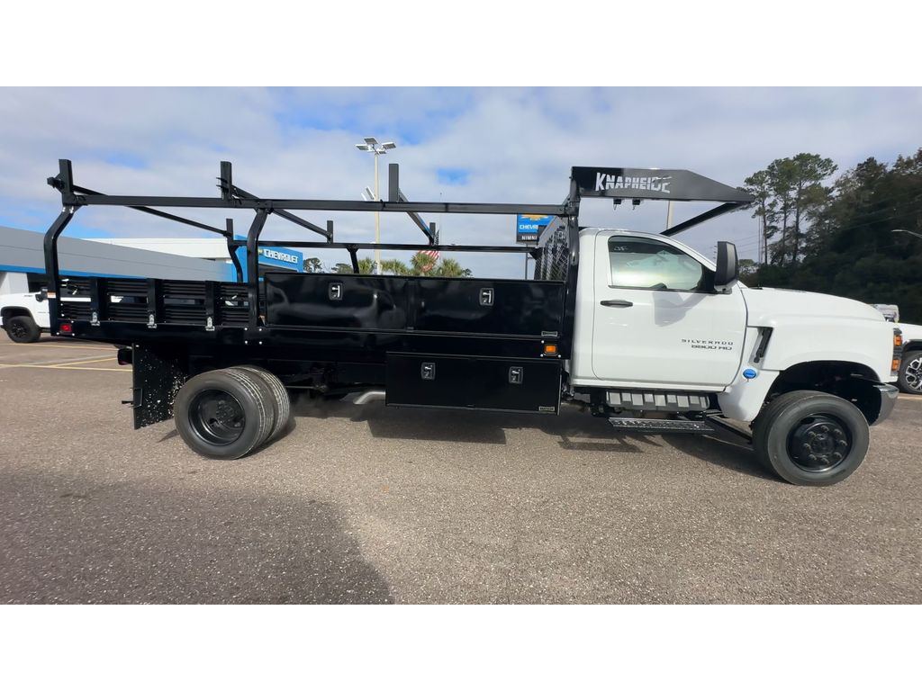 2024 Chevrolet Silverado MD Work Truck Image 3 of 21