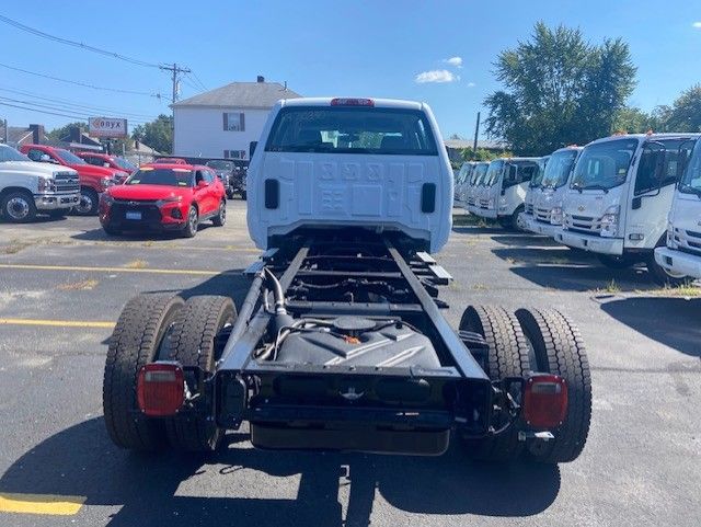 2024 Chevrolet Silverado MD LT Image 4 of 18