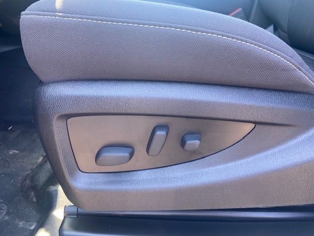 2024 Chevrolet Silverado MD LT Image 11 of 18