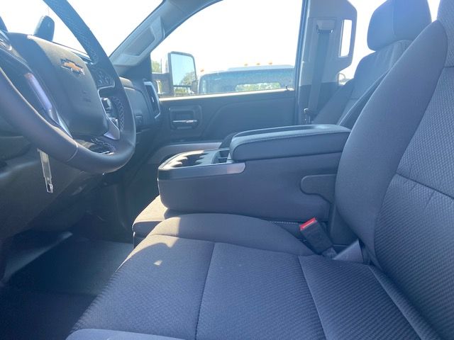 2024 Chevrolet Silverado MD LT Image 10 of 18