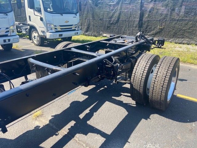 2024 Chevrolet Silverado MD LT Image 6 of 18