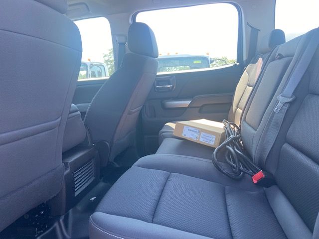 2024 Chevrolet Silverado MD LT Image 13 of 18