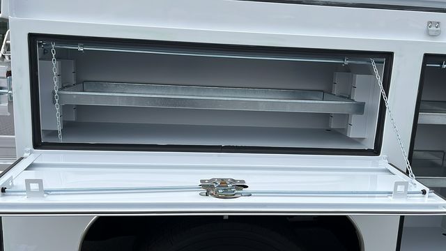 Vehicle image 34 of 59