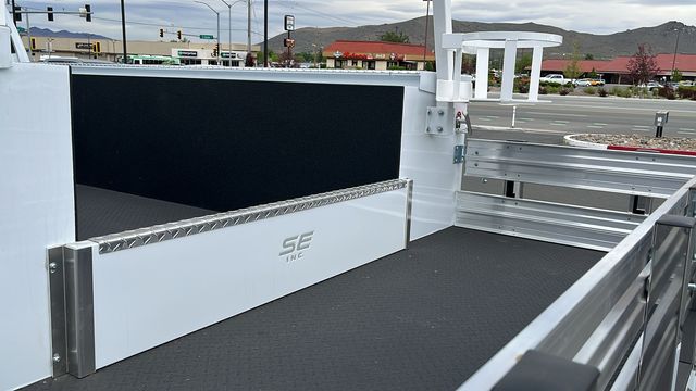 Vehicle image 27 of 59