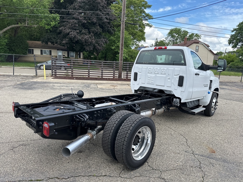 2024 Chevrolet Silverado MD Work Truck Image 4 of 12