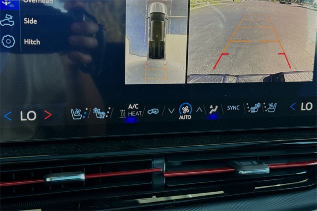 Vehicle image 18 of 23