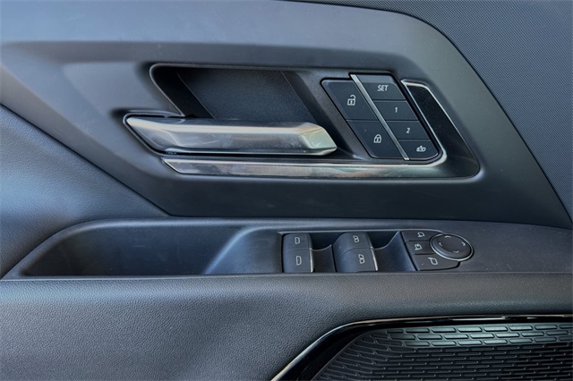 Vehicle image 8 of 23