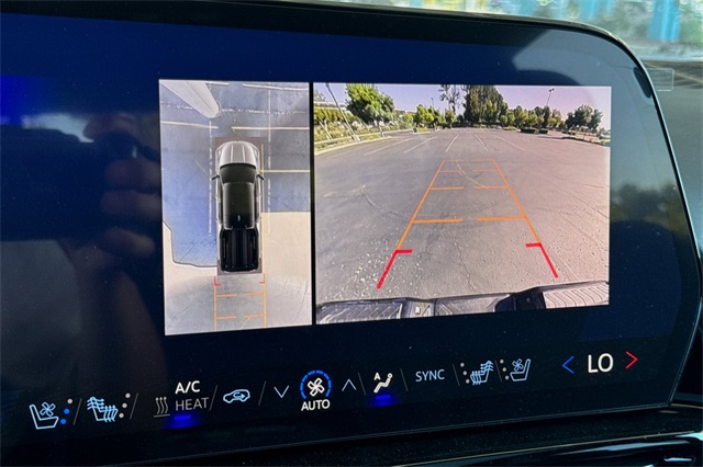 Vehicle image 17 of 23