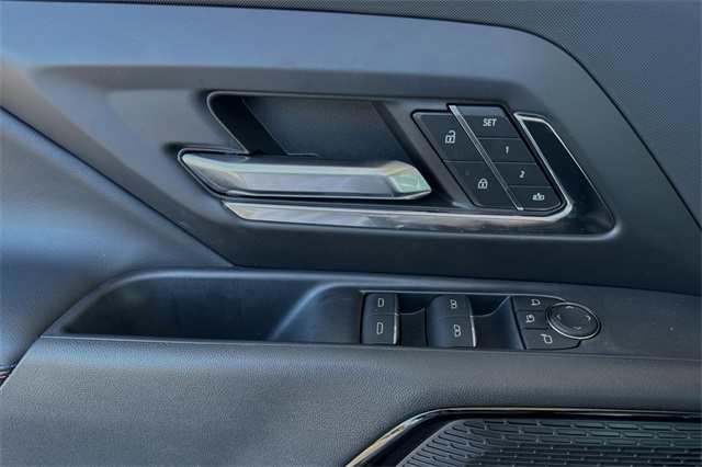 Vehicle image 8 of 23
