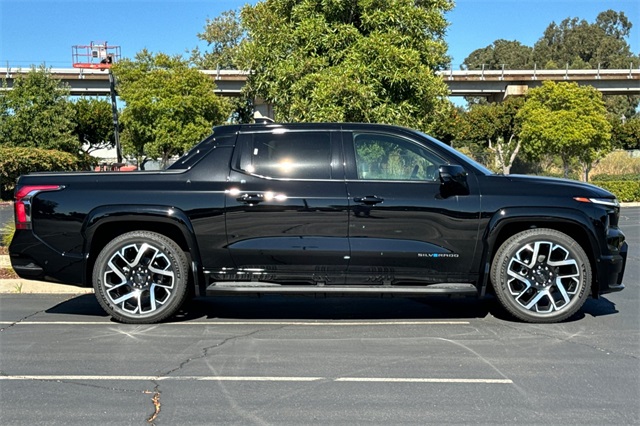 Vehicle image 4 of 23