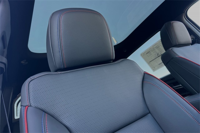 Vehicle image 14 of 21