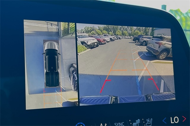 Vehicle image 16 of 21