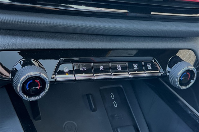 Vehicle image 17 of 21