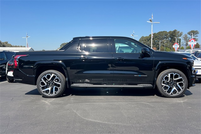 Vehicle image 4 of 21