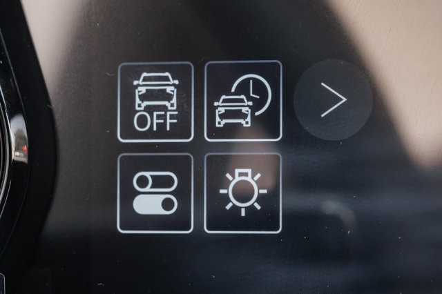 Vehicle image 27 of 42