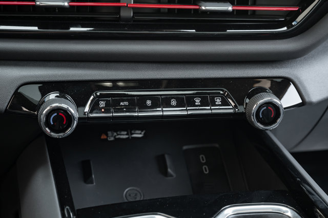 Vehicle image 33 of 42