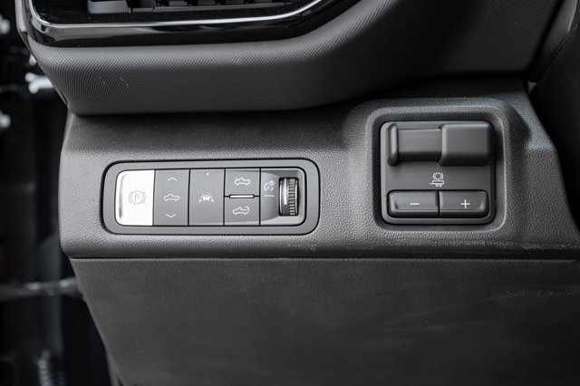 Vehicle image 28 of 42
