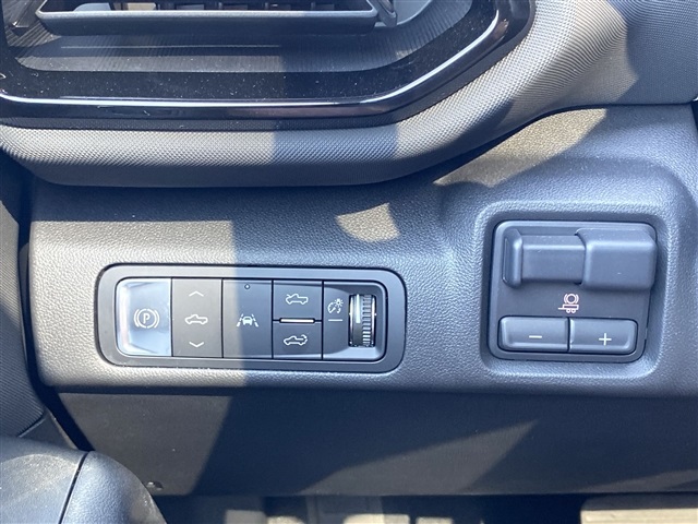 Vehicle image 23 of 51
