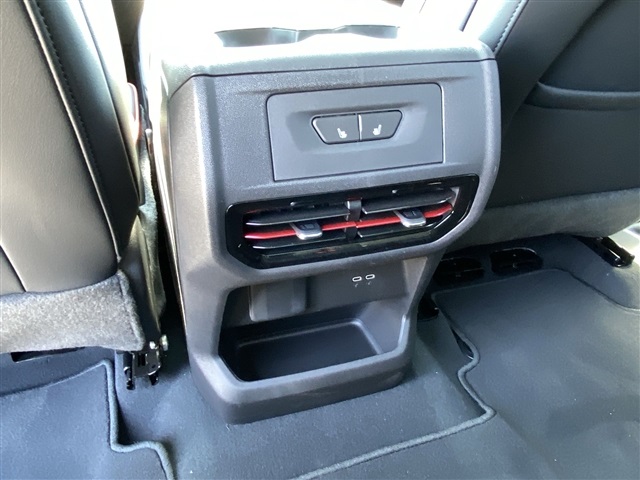 Vehicle image 27 of 51