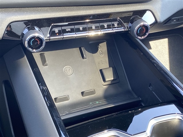 Vehicle image 43 of 51