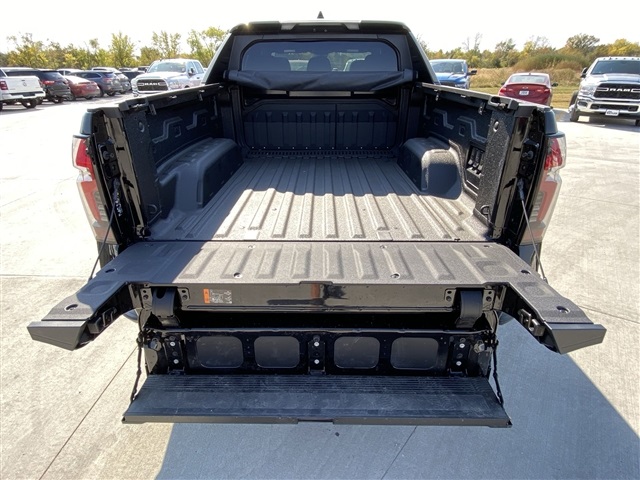 Vehicle image 32 of 51