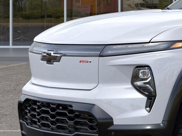 Vehicle image 13 of 24