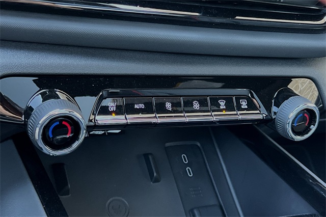 Vehicle image 17 of 21