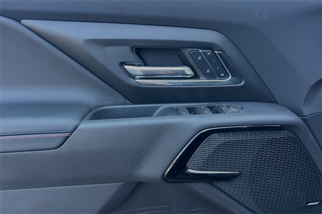 Vehicle image 8 of 21